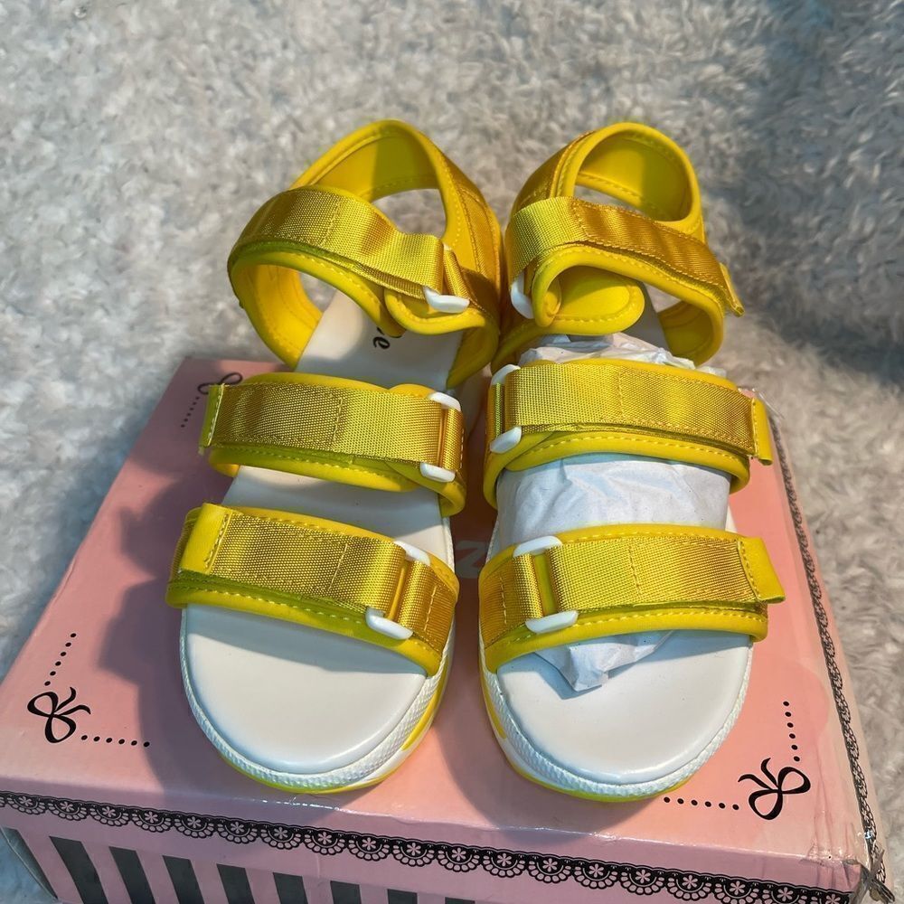 New Pazzle Kala3 yellow fabric straps and white rubber platform sandals size 9 - Picture 3 of 9